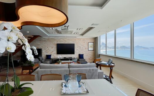 RENOVIERTES DUPLEX-PENTHOUSE MIT MEERBLICK IN COPACABANA