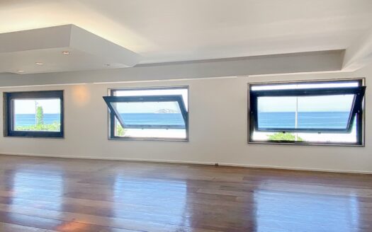 APPARTEMENT DE LUXE À LA PLAGE DE LEBLON À VENDRE