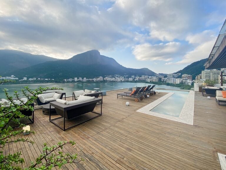 Moderno ático con vistas a Lagoa en venta