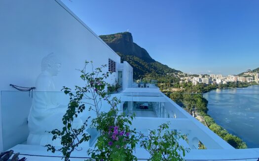 RENOVATED LUXURY PENTHOUSE FOR SALE IN LAGOA
