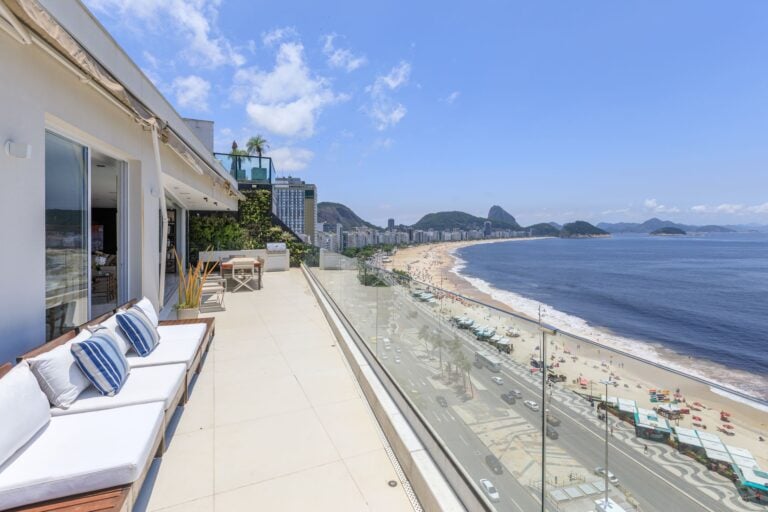 SE VENDE ÁTICO MODERNO DE LUJO EN LA PLAYA DE COPACABANA