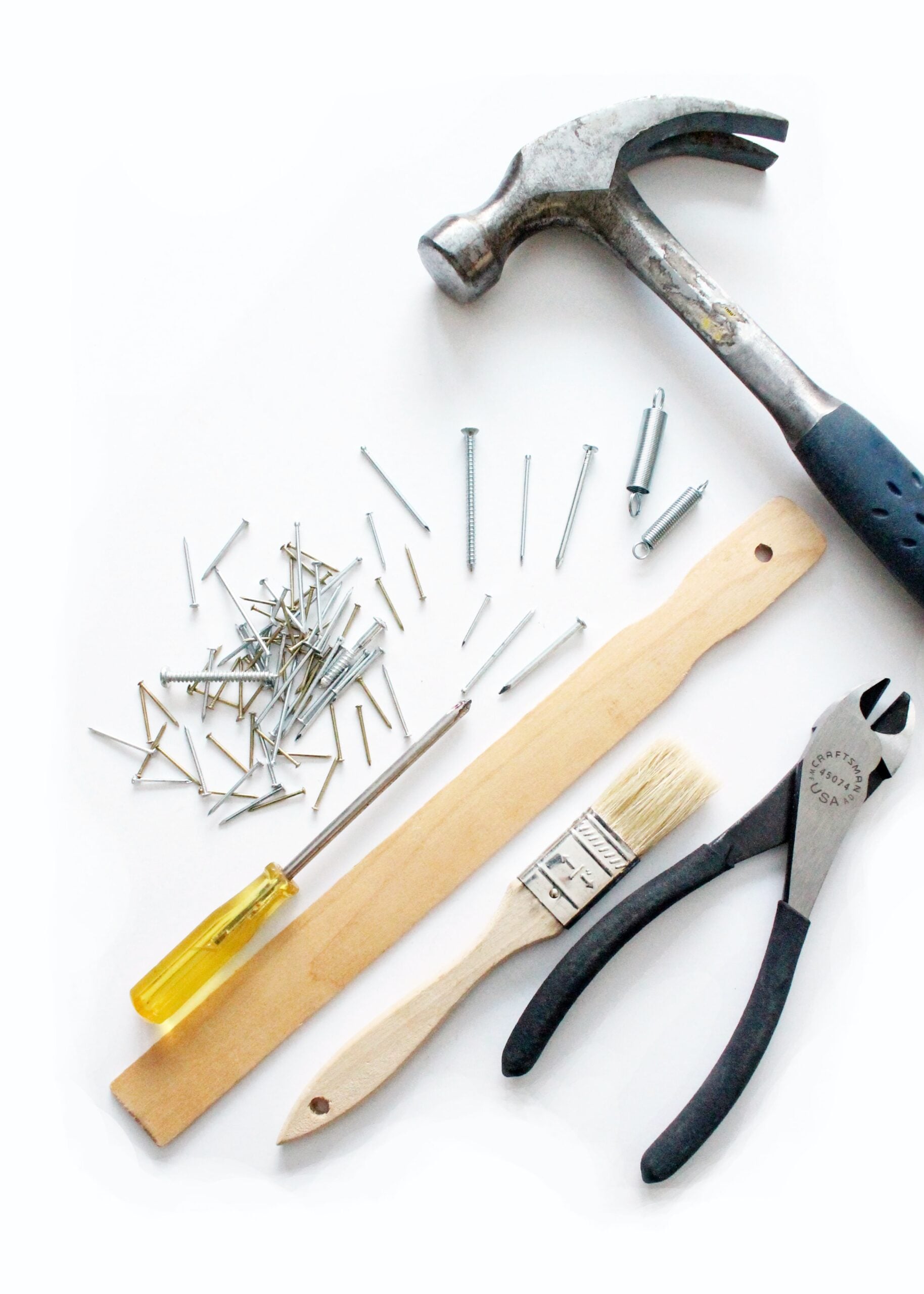 Maintenance tools representing property repairs and upkeep coordinated by Oabitat in Rio de Janeiro