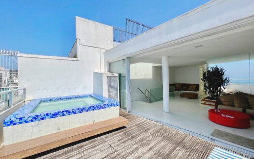 DUPLEX LUXUEUX AVEC VUE SUR LA PLAGE À COPACABANA, RIO DE JANEIRO, BRÉSIL À VENDRE