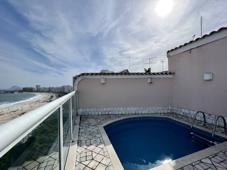 Ático en venta con vistas panorámicas al mar en Copacabana