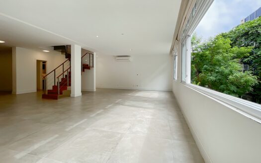 Lujoso y espacioso apartamento de 4 dormitorios con impresionantes reformas en el corazón de Ipanema