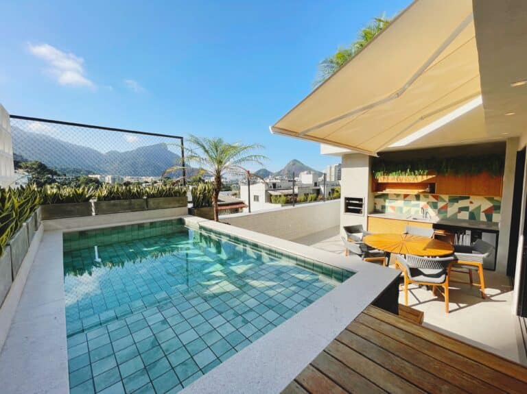 Se vende lujoso ático en Leblon con piscina y vistas icónicas