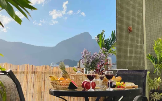 PENTHOUSE POUR LES VACANCES AVEC PISCINE, SALLE DE GYM ET SAUNA À IPANEMA BEACH