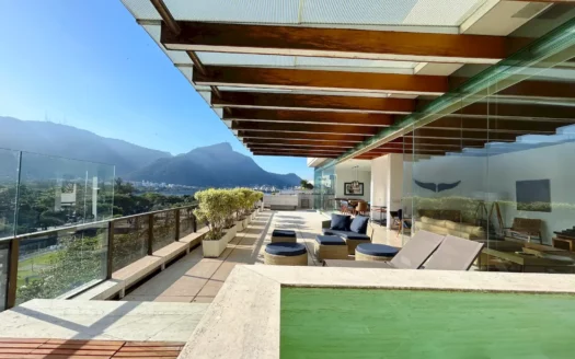 REFURBISHED DUPLEX PENTHOUSE WITH UNOBSTRUCTED VIEWS IN IPANEMA
