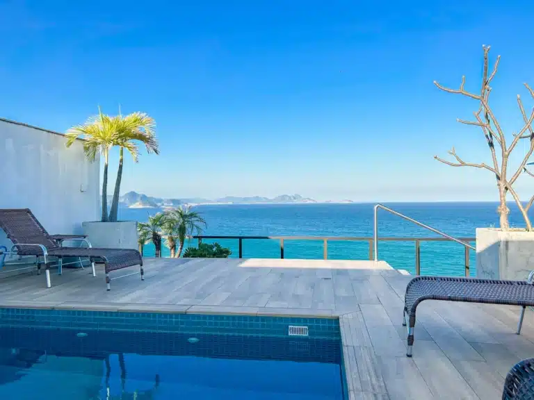 Ático dúplex con vistas al mar en venta en Copacabana