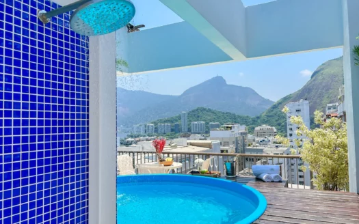 PENTHOUSE AVEC PISCINE, SALLE DE SPORT ET SAUNA À PROXIMITÉ DE LA PLAGE D'IPANEMA.
