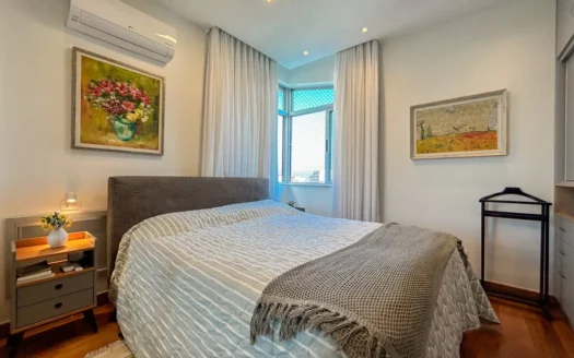 SALA ELEVADA COM VISTA PARA A PRAÇA GENERAL OSÓRIO NA CHARMOSA IPANEMA