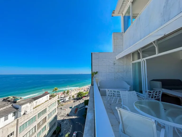 LUSSUOSO ATTICO DUPLEX CON VISTA MOZZAFIATO SUL MARE A IPANEMA IN AFFITTO