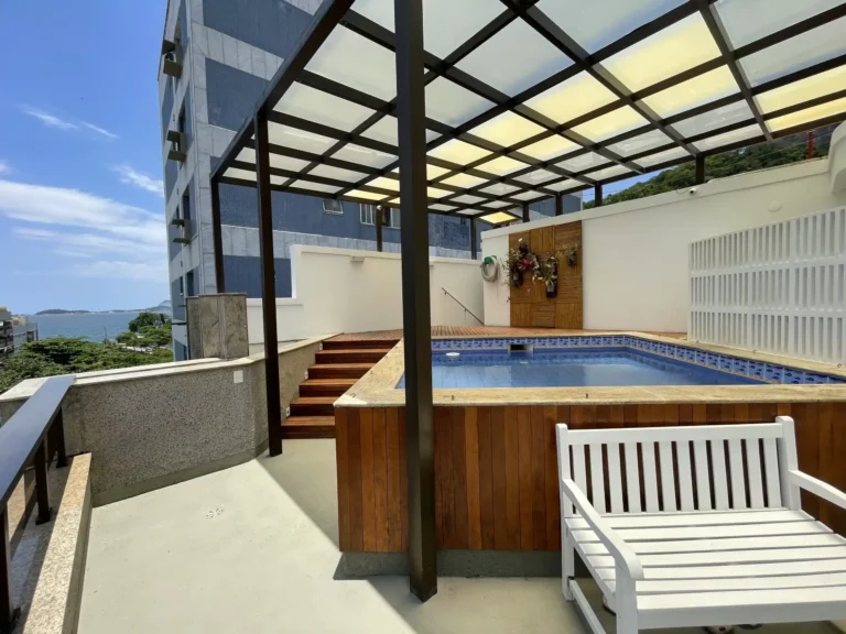 Ático dúplex con piscina y vistas al mar en venta en Leblon