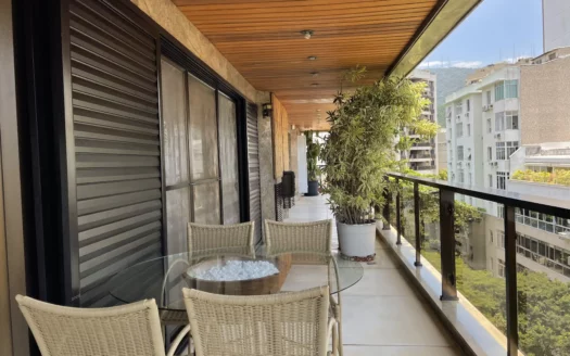 DUPLEX-PENTHOUSE MIT POOL UND MEERBLICK ZU VERKAUFEN IN LEBLON