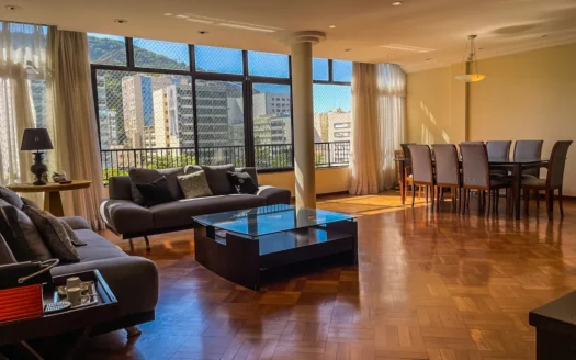 APARTAMENTO DE SERENIDAD Y ELEGANCIA EN LA ZONA SUL DE RIO