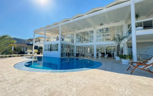 ARCHITECT-DESIGNED MANSION WITH POOL FOR SALE IN JOÁ