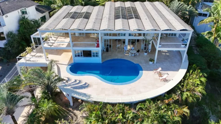 Mansión diseñada por un arquitecto con vistas al mar y piscina en Joá