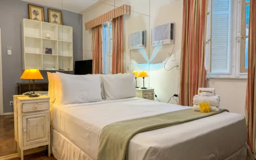 SPACIOUS AND CHARMING 3-BEDROOM APARTMENT IN IPANEMA FOR SALE