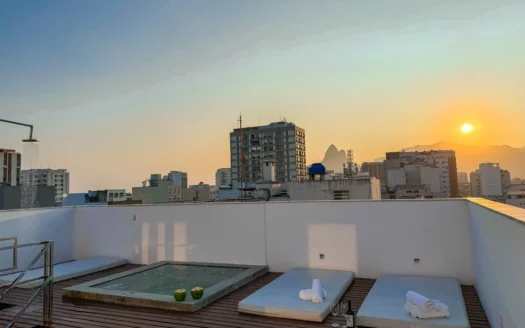SPLENDIDO ATTICO SU 2 PIANI CON JACUZZI E VISTA MARE IN VENDITA A IPANEMA