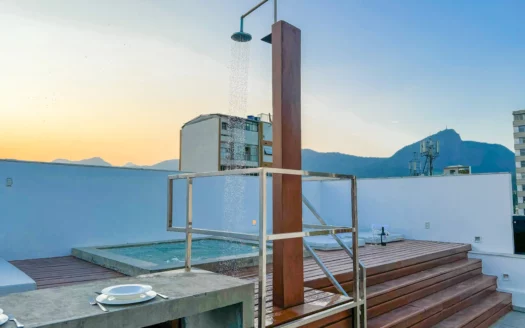 Atemberaubendes 2-stöckiges Penthouse mit Jacuzzi und Meerblick in Ipanema zu verkaufen