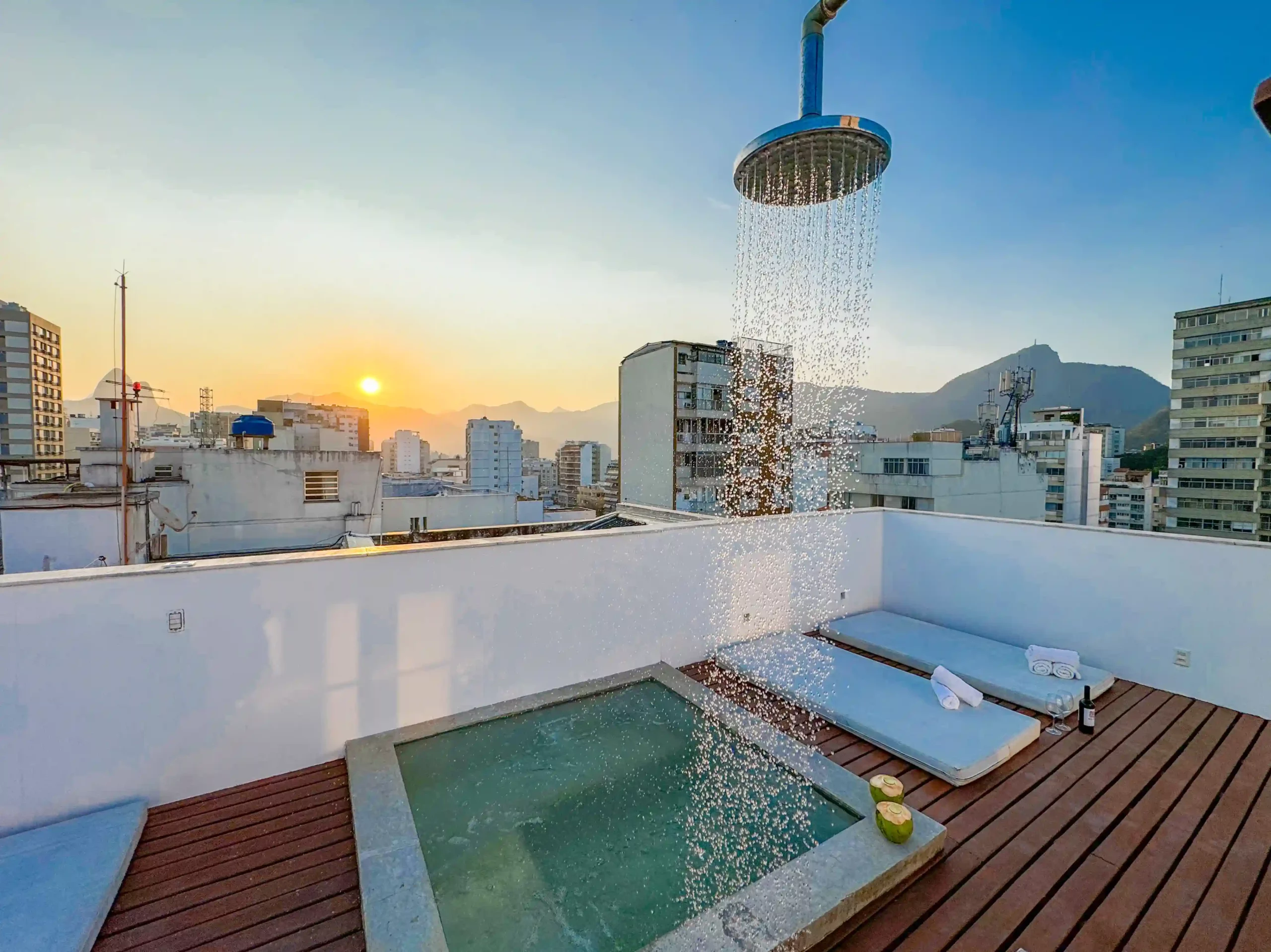Two-floor Ipanema penthouse real estate with jacuzzi and sea view