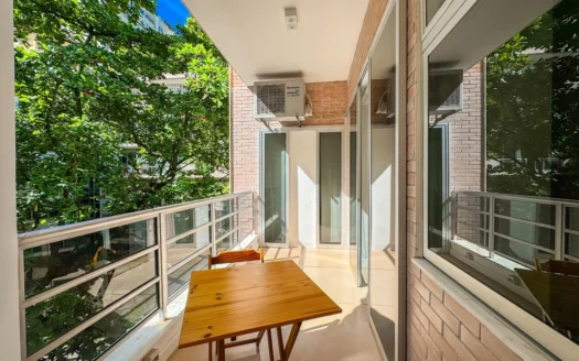 ELEGANTE APPARTAMENTO CON 2 CAMERE DA LETTO IN AFFITTO IN UNA POSIZIONE PRIVILEGIATA DI IPANEMA - COMPLETAMENTE RISTRUTTURATO E ARREDATO