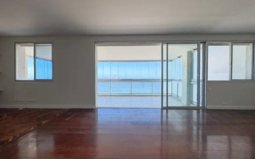 莱布隆豪华海滨公寓出售,可欣赏宽阔海景