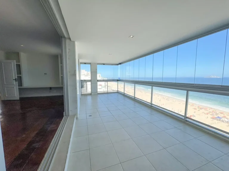 Luxurious Beachfront Apartment for Salein Leblon With Wide Ocean Views