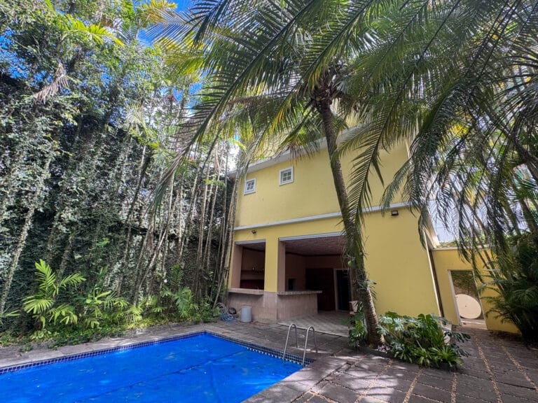 Impresionante casa de estilo colonial en venta en Gávea