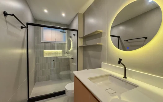 位于 Leblon 的现代化两居室公寓,高楼层,智能自动化,可提供 airbnb 服务