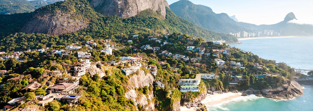 Jo&aacute;, Rio de Janeiro, houses with Atlantic views