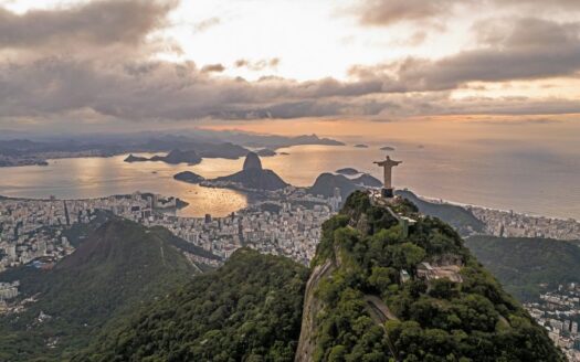 飞往里约热内卢的航班：通往伊帕内玛豪华房产的大门