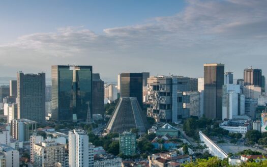 Brazil real estate prices 2025 – view of Rio de Janeiro luxury apartments and skyline
