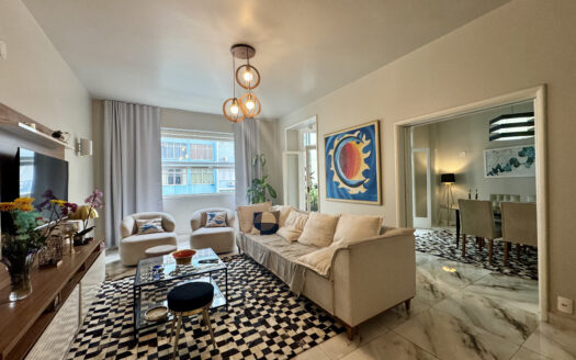 2-Bedroom Apartment for Sale in Copacabana – 130m², Ensuite, Balcony, High Floor