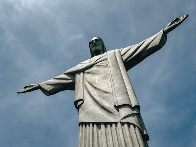 rio de janeiro statue christ the redeemer