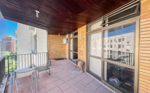 Apartment for Sale in Copacabana With Balcony and Renovation Potential