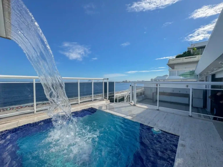 Ático dúplex de 525 m² en venta en la Avenida Atlântica, Copacabana.