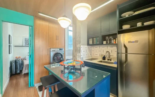 公寓出售 科帕卡巴纳 - 翻新并配有家具,靠近伊帕内玛 (Ipanema)