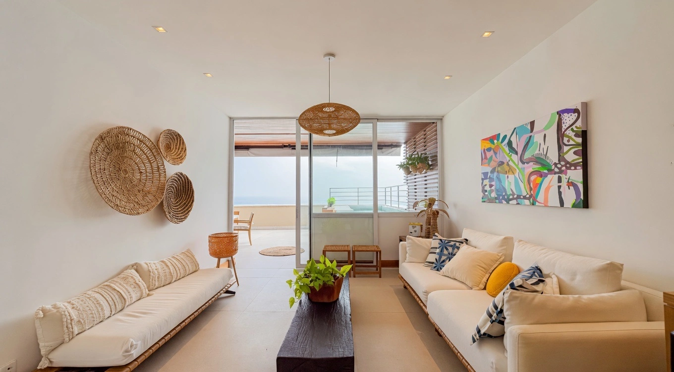 Ático dúplex frente al mar en venta en Leme con vistas al mar