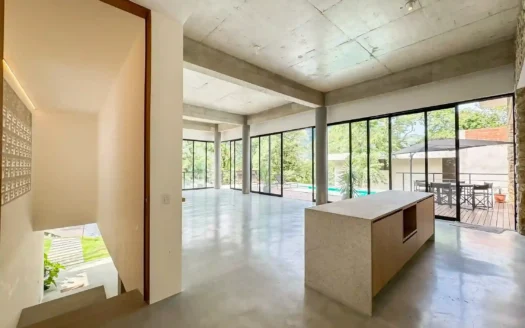 Современный дом с бесконечным бассейном в Итанханге с панорамным видом