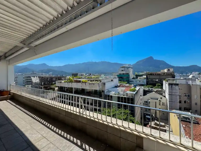 Ático en venta en Ipanema con vistas al Cristo Redentor y balcón