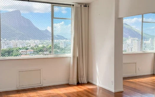 Se vende departamento de 4 habitaciones en Leblon: 197 m² con suite y estacionamiento