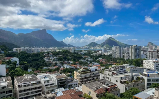 Se vende departamento de 4 habitaciones en Leblon: 197 m² con suite y estacionamiento