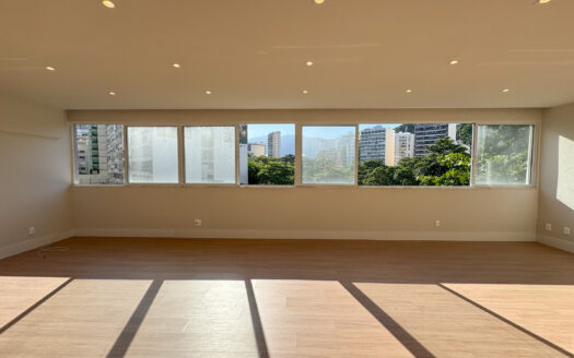 4 bedroom apartment in Ipanema near the beach with Christ view