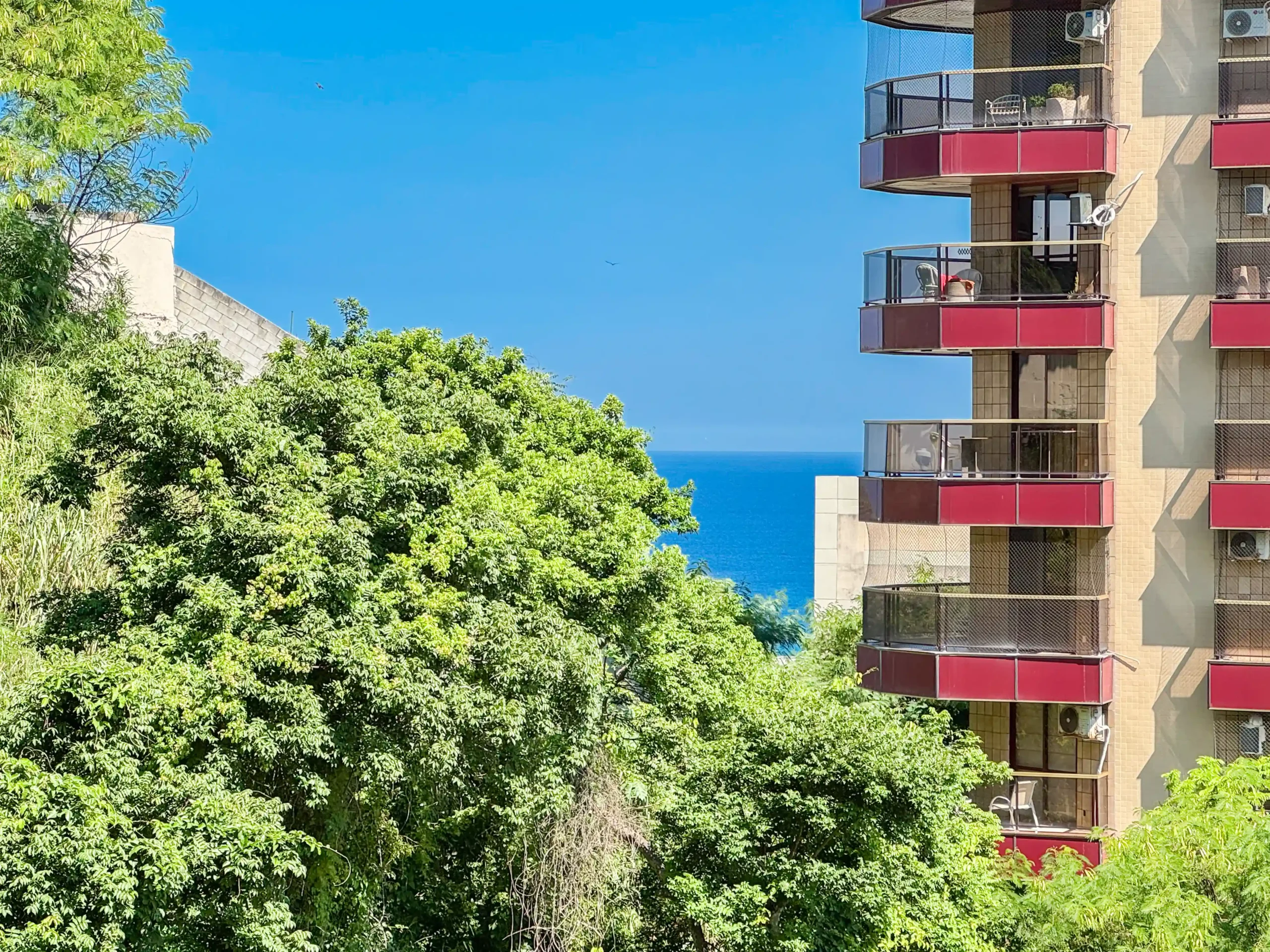 Apartamento Airbnb-friendly à venda em Copacabana, próximo à praia