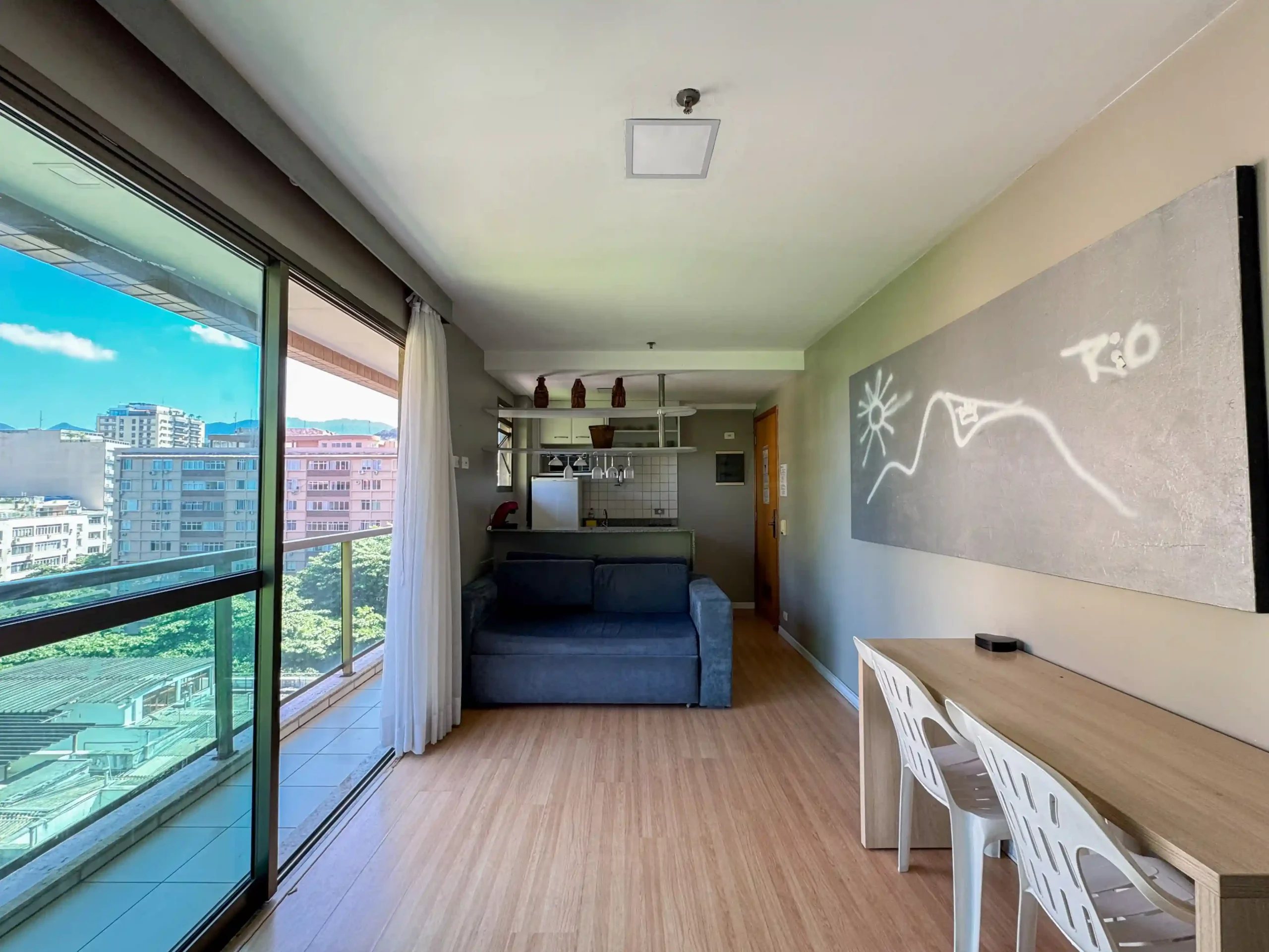 Airbnb-friendly apartment for sale in Copacabana near the beach 8