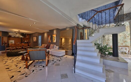 Casa in vendita a Santa Teresa con vista su Cristo e ampio giardino privato