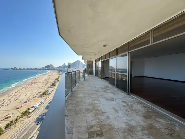 Leme Seafront Apartment with Panoramic Views – 270m² + 86m² Terraces, Regine Feigl