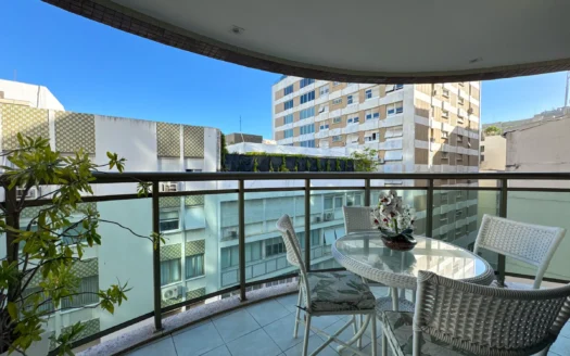 Airbnb-friendly flat for sale in Ipanema near the beach
