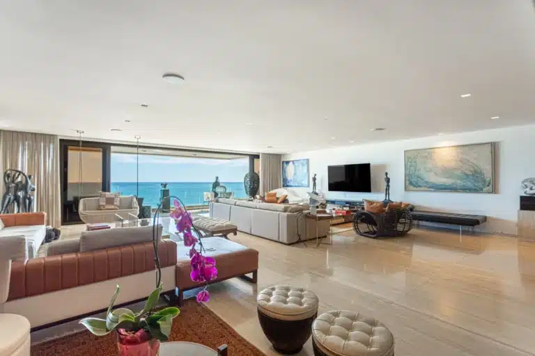 Sea view apartment for sale on Vieira Souto in Ipanema